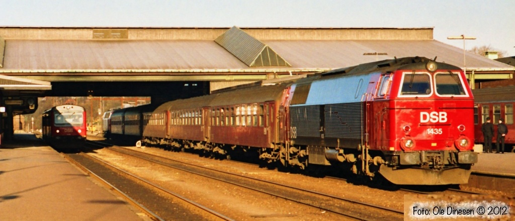 P 4370 30-11-1990